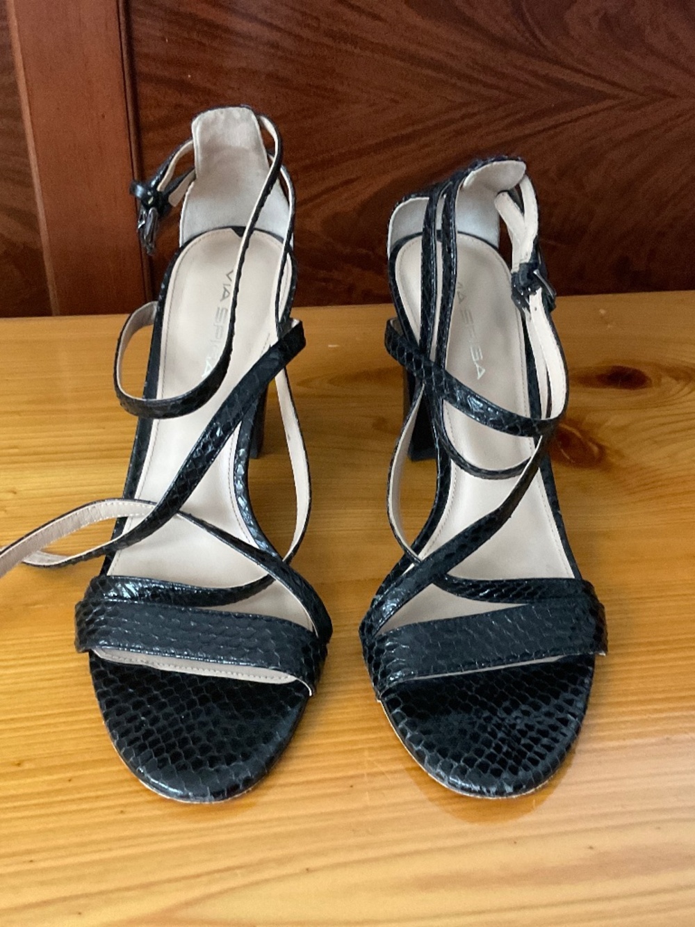 Via Spiga black snakeskin leather size 8 1/2 sandals